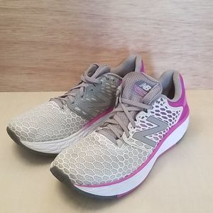 New Balance Fresh Foam Vongo 2 sz 9